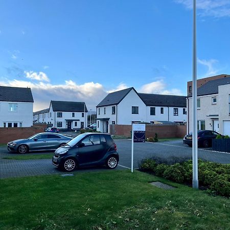 Beautiful 4-Bedroom House With Private Garden & Parking Edinburgh Exterior photo