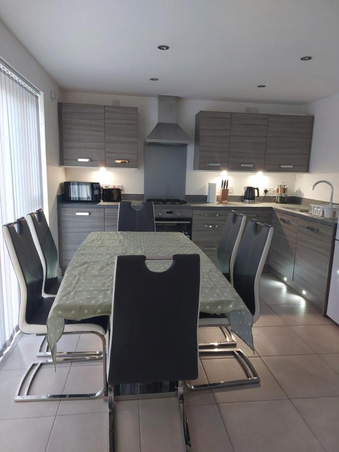 Beautiful 4-Bedroom House With Private Garden & Parking Edinburgh Exterior photo
