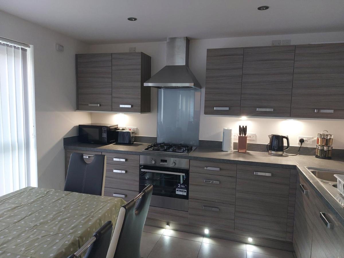 Beautiful 4-Bedroom House With Private Garden & Parking Edinburgh Exterior photo